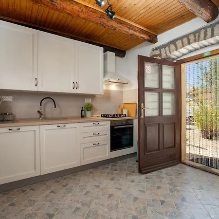 Casa Fragola By Briskva